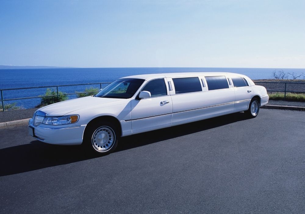 Why Are People Interested In Hiring Limousine Service?